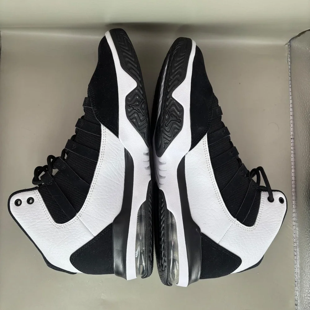 Jordan Max Aura 5 Black White University Red Sneakers AQ9214-101 Mens 7Y
